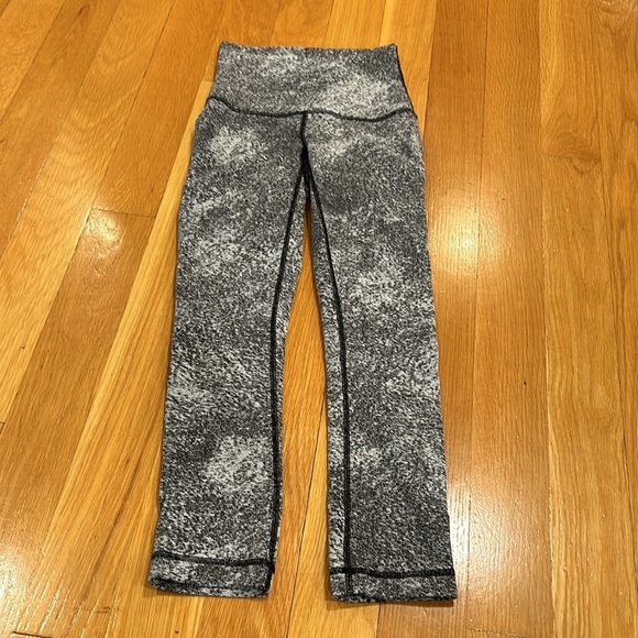 Wunder Under High Rise Crop size 2 good condition - Picture 2 of 5